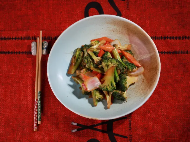 Sarımsak soslu brokoli - Rao China Çankaya